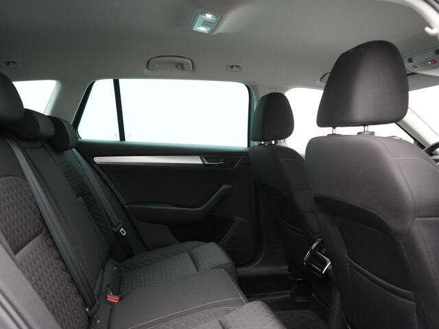 Skoda SUPERB Combi 1.4 TSI iV Business Edition PHEV 218pk Dealer O.H. | Adaptive Cruise | Camera | Voorstoelen Verwarmd | Apple Carplay | Crystal LED | Navigatie | Virtual Cockpit | DAB |