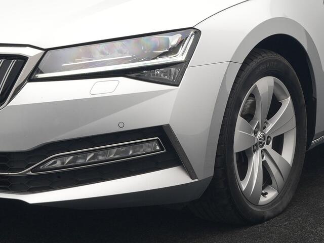 Skoda SUPERB Combi 1.4 TSI iV Business Edition PHEV 218pk Dealer O.H. | Adaptive Cruise | Camera | Voorstoelen Verwarmd | Apple Carplay | Crystal LED | Navigatie | Virtual Cockpit | DAB |