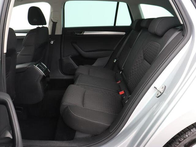 Skoda SUPERB 1.4 TSI iV Business Edition | SOH 87,2% | Camera | Carplay | Full LED | Digital Cockpit | Navigatie | Climate control | Cruise control | Bluetooth | Parkeerhulp | PHEV | Plug In