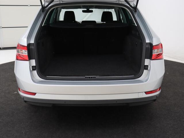 Skoda SUPERB 1.4 TSI iV Business Edition | SOH 87,2% | Camera | Carplay | Full LED | Digital Cockpit | Navigatie | Climate control | Cruise control | Bluetooth | Parkeerhulp | PHEV | Plug In
