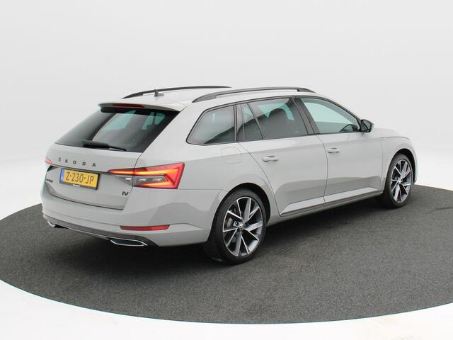 Skoda SUPERB Combi 1.4 TSI iV Sportline Business | Trekhaak | Camera | Stoel/Stuur Verwarming | Carplay | Navigatie | Climatronic | 19 Inch | 39.084 Km !!