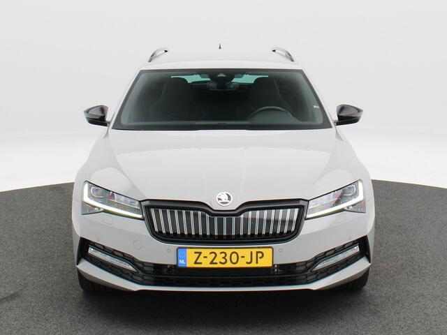 Skoda SUPERB Combi 1.4 TSI iV Sportline Business | Trekhaak | Camera | Stoel/Stuur Verwarming | Carplay | Navigatie | Climatronic | 19 Inch | 39.084 Km !!