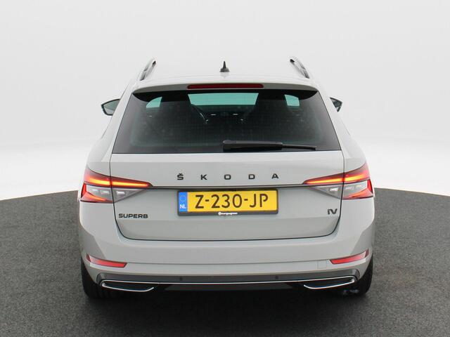 Skoda SUPERB Combi 1.4 TSI iV Sportline Business | Trekhaak | Camera | Stoel/Stuur Verwarming | Carplay | Navigatie | Climatronic | 19 Inch | 39.084 Km !!