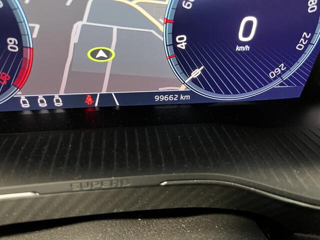 Skoda SUPERB Combi 1.4 TSI iV Sportline / AUTOMAAT/ PANO/ TREKHAAK/ STUUR+STOELVERWARM.V+A/ MEMORYSEAT/ PARK.SENSOREN/ ACC/ SMARTLINK/ DCC/ KEYLESS/ DIGITAL DASH/ CLIMA/ NAVI/ DAB/ LED/ 19'' LMV