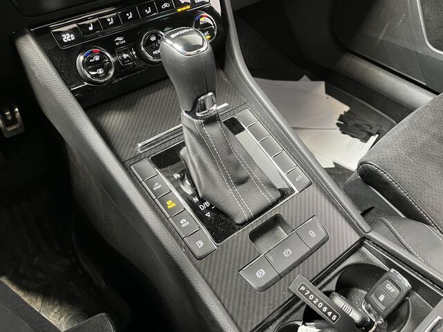 Skoda SUPERB Combi 1.4 TSI iV Sportline / AUTOMAAT/ PANO/ TREKHAAK/ STUUR+STOELVERWARM.V+A/ MEMORYSEAT/ PARK.SENSOREN/ ACC/ SMARTLINK/ DCC/ KEYLESS/ DIGITAL DASH/ CLIMA/ NAVI/ DAB/ LED/ 19'' LMV