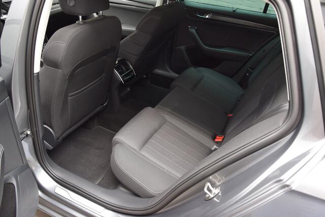 Skoda SUPERB Combi 1.4 TSI iV Business Edition Plus DSG Automaat PHEV | Org. NL | BOVAG Garantie | SOH 96% | Trekhaak | Virtual Cockpit | El. Bestuurdersstoel Met Memory | Camera | Carplay | Stoelverwarming |