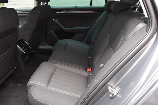 Skoda SUPERB Combi 1.4 TSI iV Business Edition Plus DSG Automaat PHEV | Org. NL | BOVAG Garantie | SOH 96% | Trekhaak | Virtual Cockpit | El. Bestuurdersstoel Met Memory | Camera | Carplay | Stoelverwarming |