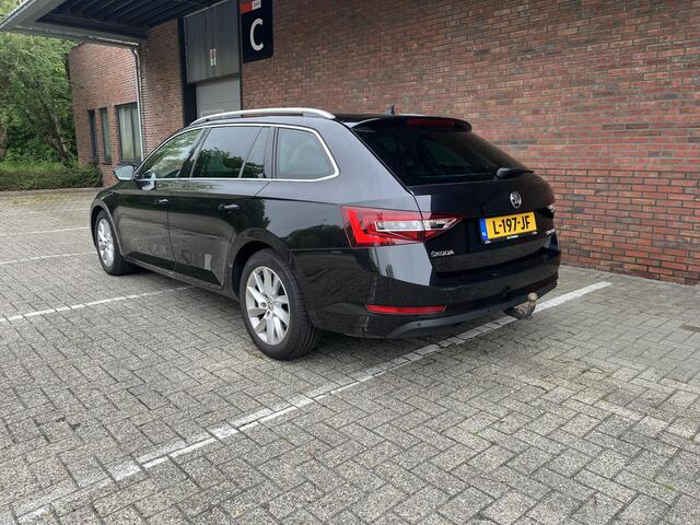 Skoda SUPERB Combi 1.8 TSI Style Business | TREKHAAK 1800 KG | ADAPTIVE CRUISE
