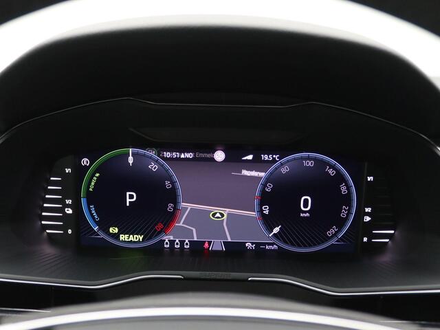 Skoda SUPERB Combi 1.4 TSI iV Laurin & Klement 218PK DSG SOH 92,8%, Panoramadak, Trekhaak, Canton Audio, Keyless, Side Assist, Stuur-Stoelverwarming, Stoelventilatie, Elektr. Achterklep, 360gr. Camera, 19" LM Velgen