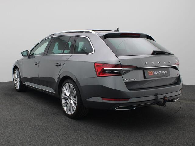 Skoda SUPERB Combi 1.4 TSI iV Laurin & Klement 218PK DSG SOH 92,8%, Panoramadak, Trekhaak, Canton Audio, Keyless, Side Assist, Stuur-Stoelverwarming, Stoelventilatie, Elektr. Achterklep, 360gr. Camera, 19" LM Velgen