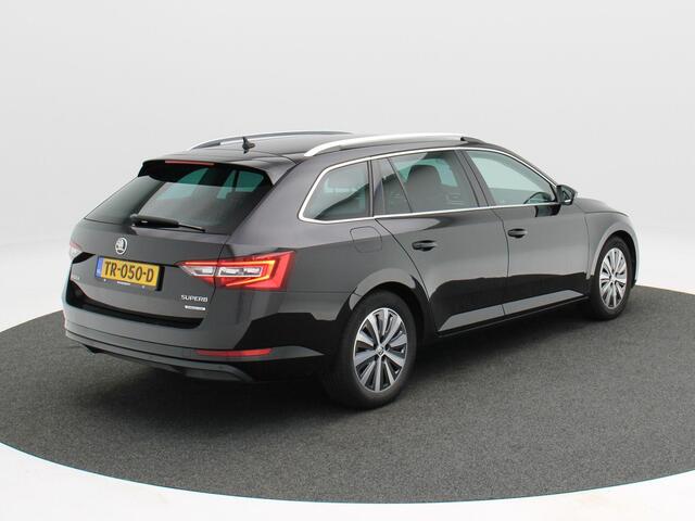 Skoda SUPERB Combi 1.6 TDi 120 Pk Greenline Business | Stoelverwarming | Climatronic | Cruise Control | Parkeersensoren | Bi-xenon Koplampen | CarPlay | 17 Inch