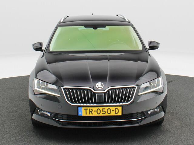 Skoda SUPERB Combi 1.6 TDi 120 Pk Greenline Business | Stoelverwarming | Climatronic | Cruise Control | Parkeersensoren | Bi-xenon Koplampen | CarPlay | 17 Inch