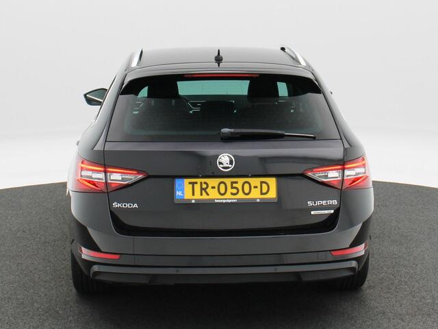 Skoda SUPERB Combi 1.6 TDi 120 Pk Greenline Business | Stoelverwarming | Climatronic | Cruise Control | Parkeersensoren | Bi-xenon Koplampen | CarPlay | 17 Inch