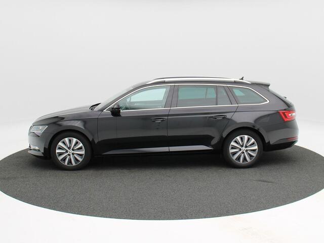 Skoda SUPERB Combi 1.6 TDi 120 Pk Greenline Business | Stoelverwarming | Climatronic | Cruise Control | Parkeersensoren | Bi-xenon Koplampen | CarPlay | 17 Inch