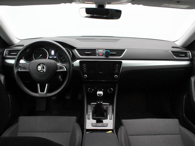 Skoda SUPERB Combi 1.6 TDi 120 Pk Greenline Business | Stoelverwarming | Climatronic | Cruise Control | Parkeersensoren | Bi-xenon Koplampen | CarPlay | 17 Inch
