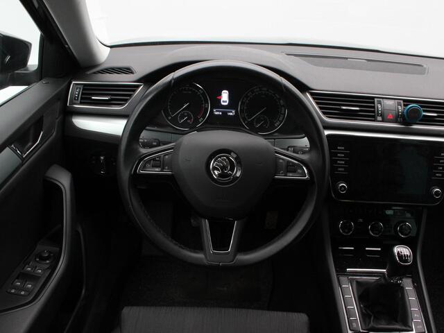 Skoda SUPERB Combi 1.6 TDi 120 Pk Greenline Business | Stoelverwarming | Climatronic | Cruise Control | Parkeersensoren | Bi-xenon Koplampen | CarPlay | 17 Inch