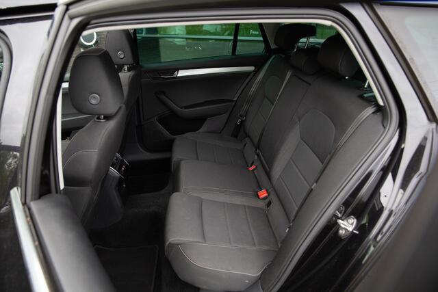 Skoda SUPERB Combi 1.6 TDI Ambition Business , Panoramadak, Stoelverwarming, Led