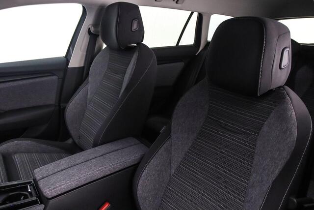 Skoda SUPERB Combi Edition 1.5 TSI PHEV 204pk DSG Automaat Trekhaak, Adaptive cruise control, Navigatie, Achteruitrijcamera, Parkeersensoren, LED koplampen