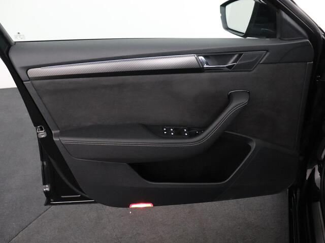 Skoda SUPERB Combi 1.4 TSI iV Sportline Business | ACC | Virtual Cockpit | Standkachel | Winterpakket!