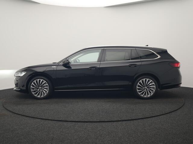 Skoda SUPERB Combi 1.5 TSI Laurin & Klement PHEV 204pk Dealer O.H. | Trekhaak Af Fabriek | Head Up | Adaptive Cruise | 360 Camera | Lederen Comfortzetels Massage & Ventilatie & Memory | Canton Audio | Stuur & Stoelen Verwarmd | Keyless | Blis | CCP!!!