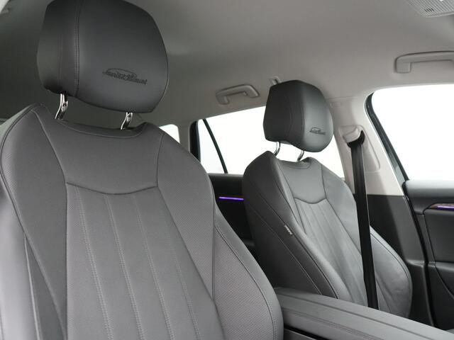 Skoda SUPERB Combi 1.5 TSI Laurin & Klement PHEV 204pk Dealer O.H. | Trekhaak Af Fabriek | Head Up | Adaptive Cruise | 360 Camera | Lederen Comfortzetels Massage & Ventilatie & Memory | Canton Audio | Stuur & Stoelen Verwarmd | Keyless | Blis | CCP!!!