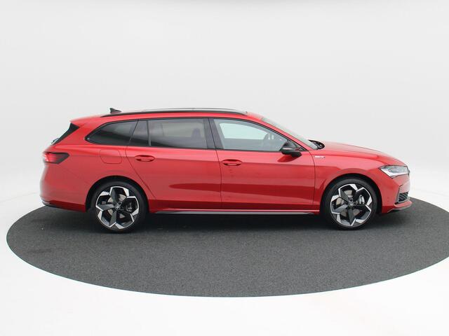 Skoda SUPERB Combi 1.5 TSi 204 Pk PHEV Sportline Business | Panoramadak | Trekhaak | Head-Up | 19 Inch | Stoelverwarming | Camera