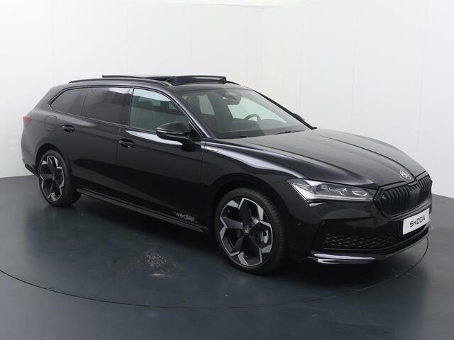 Skoda SUPERB Combi 1.5 TSI PHEV Sportline Business 204 PK | Trekhaak | DCC | Panorama dak | 19" Lichtmetalen velgen |