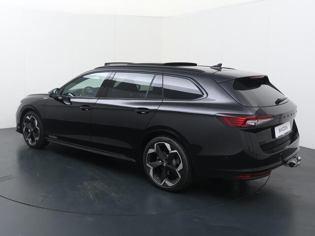 Skoda SUPERB Combi 1.5 TSI PHEV Sportline Business 204 PK | Trekhaak | DCC | Panorama dak | 19" Lichtmetalen velgen |