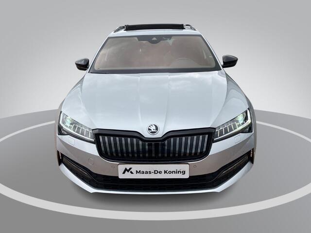 Skoda SUPERB Combi 1.4TSI 160kW/218PK iV Sportline DSG · Panoramadak · Trekhaak · 360°Camera + Parkeersensoren · Stoelverwarming · Apple/Android Car Play ·