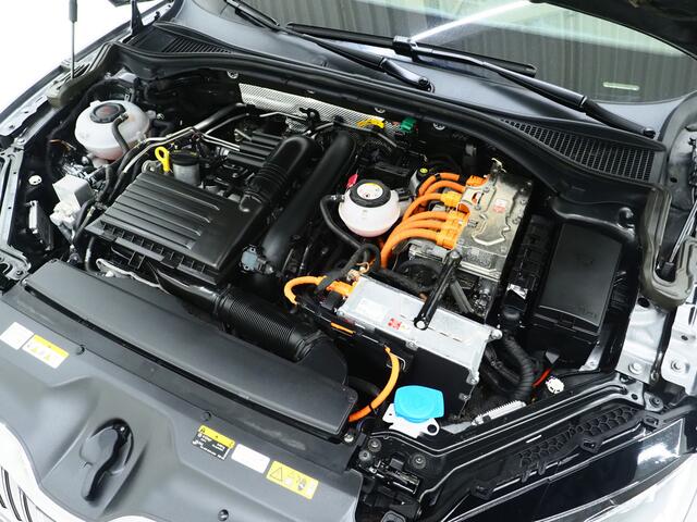 Skoda SUPERB Combi 1.4 TSI iV Style | Leder/Alcantara | Camera | Keyless | Memory | Virtual | Adaptive Cruise | Sfeerlicht