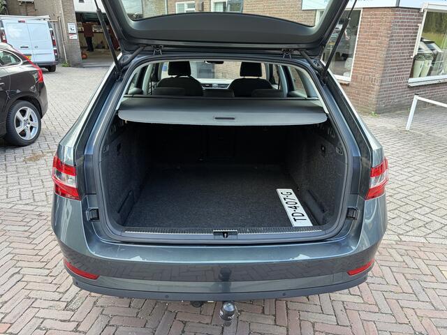 Skoda SUPERB Combi 1.4 TSI Ambition TREKHAAK NAVI CARPLAY CLIMA