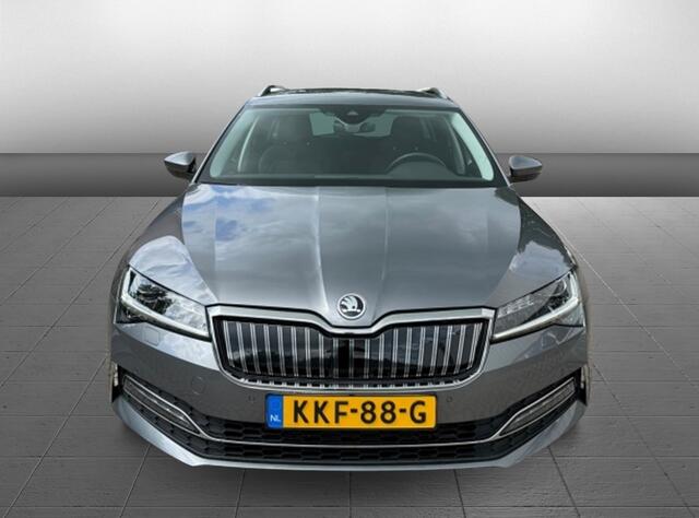 Skoda SUPERB Combi Adaptive Cruise Apple Carplay