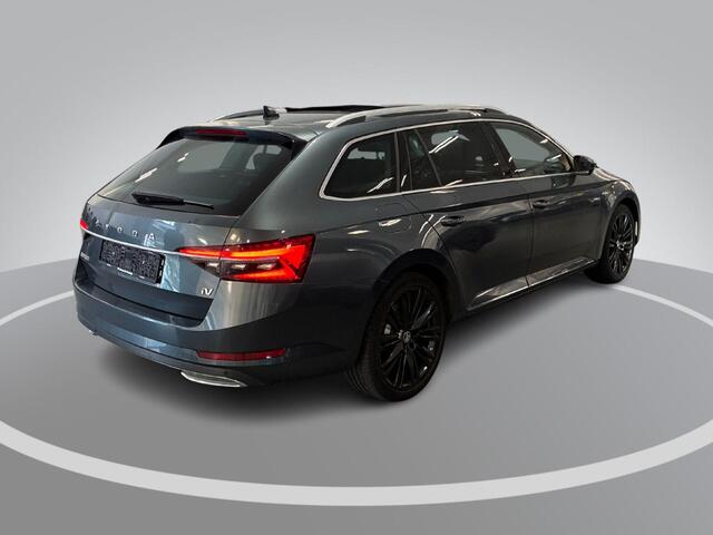 Skoda SUPERB Combi 1.4 TSI iV 218pk DSG Laurin & Klement · Panoramadak · Inklap. Trekhaak · Canton Audio · Lederen Bekleding · Elek. Stoelen + Geheugen Bestuurder · Stuur- & Stoelverwarming ·