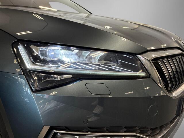Skoda SUPERB Combi 1.4 TSI iV 218pk DSG Laurin & Klement · Panoramadak · Inklap. Trekhaak · Canton Audio · Lederen Bekleding · Elek. Stoelen + Geheugen Bestuurder · Stuur- & Stoelverwarming ·