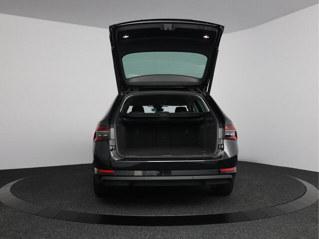 Skoda SUPERB Combi 1.4 TSI iV Style | LED Matrix | Elektrisch bedienbare stoelen | Matrix LED