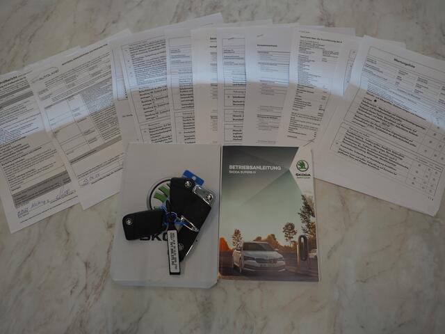 Skoda SUPERB Combi 1.4 TSI iV Laurin & Klement | Leder | Canton | Adaptive Cruise | Keyless | Memory | Stoelkoeling | Carplay