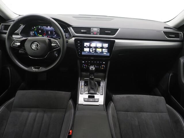 Skoda SUPERB Combi 1.4 TSI iV 218PK | Leder/Alcantara | Trekhaak | Memory | Virtual | Adaptive Cruise | PDC | Carplay
