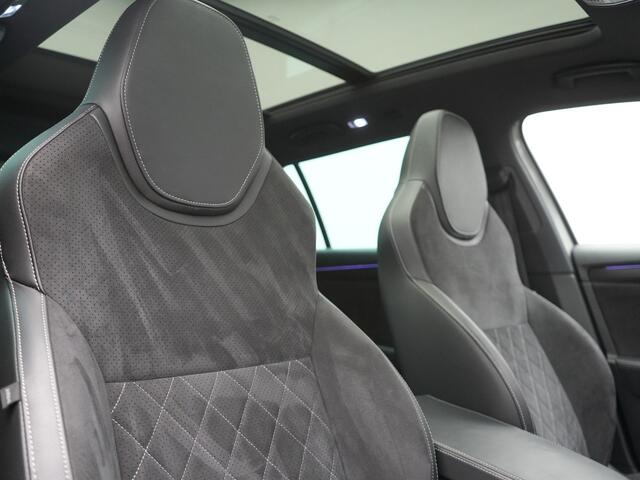Skoda SUPERB Combi 1.4 TSI iV Sportline Business PHEV 218pk Dealer O.H. | Trekhaak Af Fabriek | Panodak | Adaptive Cruise | Canton Audio | 360 Camera | Alcantara Sportstoelen Memory & Verwarmd | Sfeerverlichting | Blis | Keyless | Plug In Hybrid |