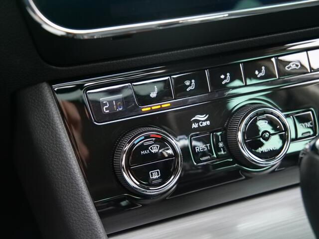 Skoda SUPERB Combi 1.4 TSI iV Style 218 Pk Automaat Navi / DAB / Apple Carplay / Pano-dak