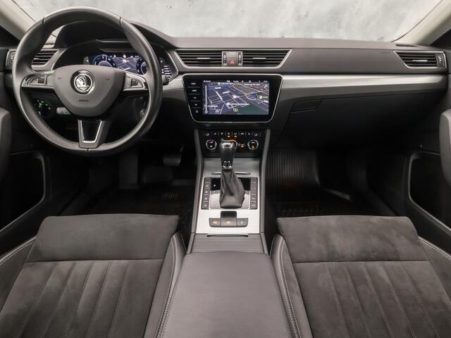 Skoda SUPERB Combi 1.4 TSI iV Sport 218Pk Automaat (VIRTUAL COCKPIT, APPLE CARPLAY, GROOT NAVI, MEMORY SEAT, LEDER/ALCANTARA, CAMERA, STOELVERWARMING, ADAPTIVE CRUISE, ELEK ACHTERKLEP, NIEUWSTAAT)