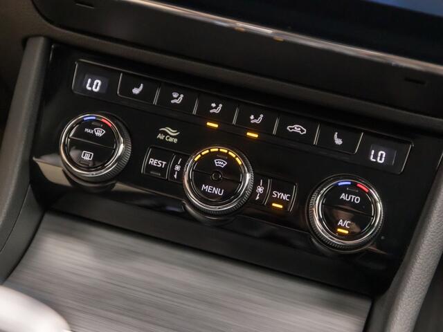 Skoda SUPERB Combi 1.4 TSI iV Sport 218Pk Automaat (VIRTUAL COCKPIT, APPLE CARPLAY, GROOT NAVI, MEMORY SEAT, LEDER/ALCANTARA, CAMERA, STOELVERWARMING, ADAPTIVE CRUISE, ELEK ACHTERKLEP, NIEUWSTAAT)