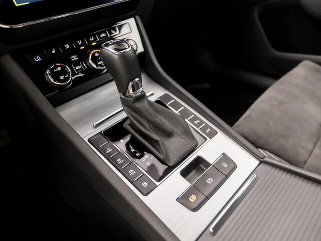 Skoda SUPERB Combi 1.4 TSI iV Sport 218Pk Automaat (VIRTUAL COCKPIT, APPLE CARPLAY, GROOT NAVI, MEMORY SEAT, LEDER/ALCANTARA, CAMERA, STOELVERWARMING, ADAPTIVE CRUISE, ELEK ACHTERKLEP, NIEUWSTAAT)