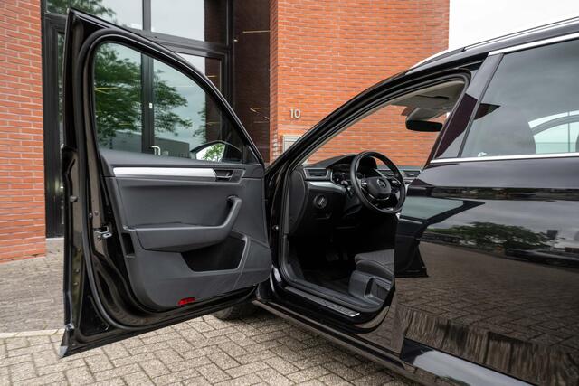 Skoda SUPERB Combi 1.5 TSI ACT Business Edition Trekhaak Orig NL Auto