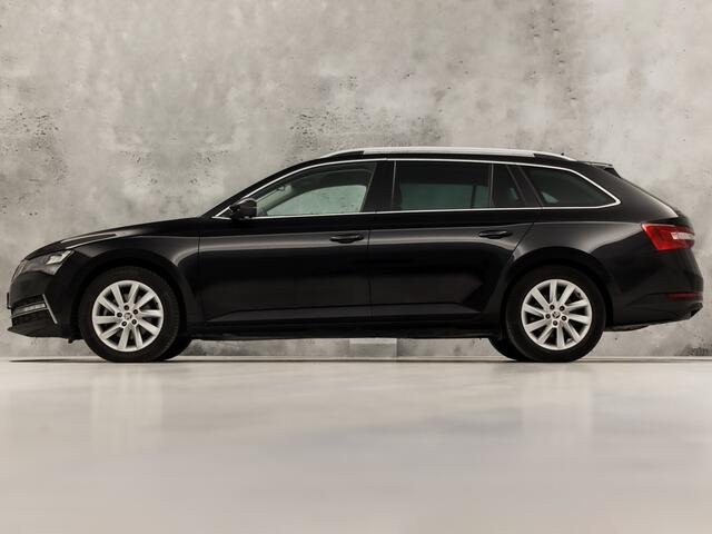 Skoda SUPERB Combi 1.4 TSI iV Sport 218Pk Automaat (VIRTUAL COCKPIT, APPLE CARPLAY, GROOT NAVI, CAMERA, STOELVERWARMING, SPORTSTOELEN, KEYLESS, ADAPTIVE CRUISE, GETINT GLAS, NIEUWSTAAT)
