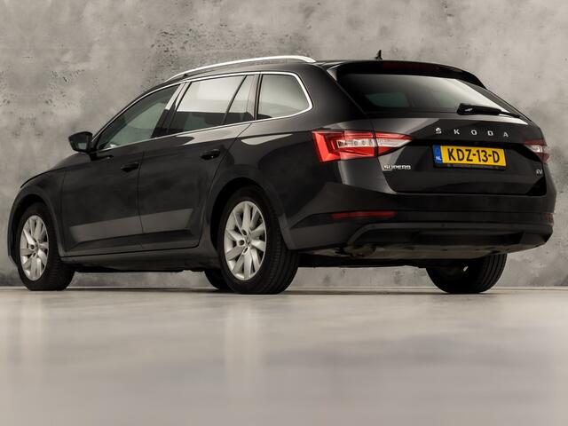 Skoda SUPERB Combi 1.4 TSI iV Sport 218Pk Automaat (VIRTUAL COCKPIT, APPLE CARPLAY, GROOT NAVI, CAMERA, STOELVERWARMING, SPORTSTOELEN, KEYLESS, ADAPTIVE CRUISE, GETINT GLAS, NIEUWSTAAT)