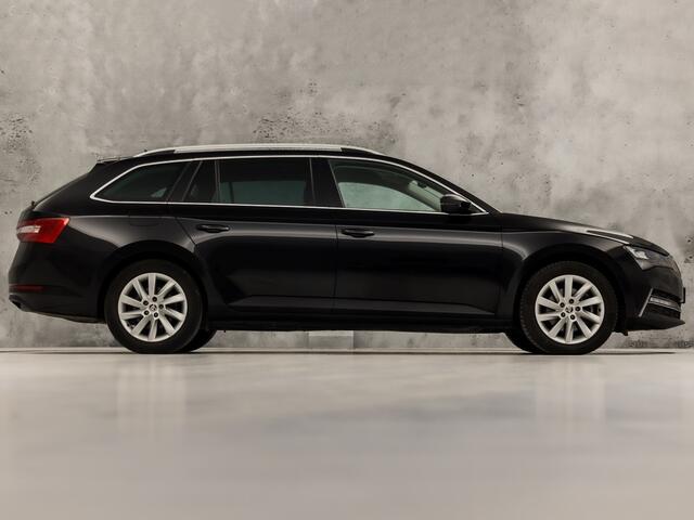 Skoda SUPERB Combi 1.4 TSI iV Sport 218Pk Automaat (VIRTUAL COCKPIT, APPLE CARPLAY, GROOT NAVI, CAMERA, STOELVERWARMING, SPORTSTOELEN, KEYLESS, ADAPTIVE CRUISE, GETINT GLAS, NIEUWSTAAT)