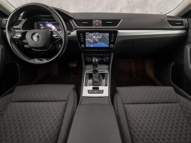 Skoda SUPERB Combi 1.4 TSI iV Sport 218Pk Automaat (VIRTUAL COCKPIT, APPLE CARPLAY, GROOT NAVI, CAMERA, STOELVERWARMING, SPORTSTOELEN, KEYLESS, ADAPTIVE CRUISE, GETINT GLAS, NIEUWSTAAT)