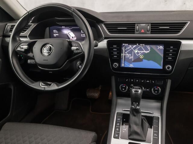 Skoda SUPERB Combi 1.4 TSI iV Sport 218Pk Automaat (VIRTUAL COCKPIT, APPLE CARPLAY, GROOT NAVI, CAMERA, STOELVERWARMING, SPORTSTOELEN, KEYLESS, ADAPTIVE CRUISE, GETINT GLAS, NIEUWSTAAT)