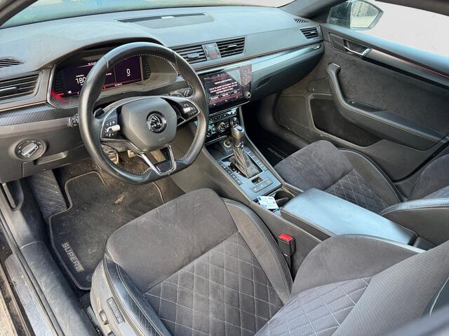 Skoda SUPERB Combi 1.4 TSI iV Sportline Business RS Interieur, Crystal Led, Memory, Camera, Elek Trekhaak, Canton Audio,