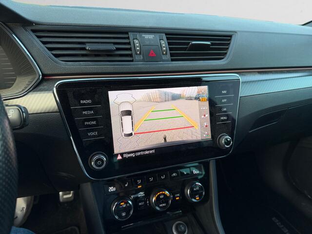 Skoda SUPERB Combi 1.4 TSI iV Sportline Business RS Interieur, Crystal Led, Memory, Camera, Elek Trekhaak, Canton Audio,